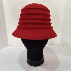Ladies Felted Wool Red Cloche Hat One Size Fits All Excellent Used Condition